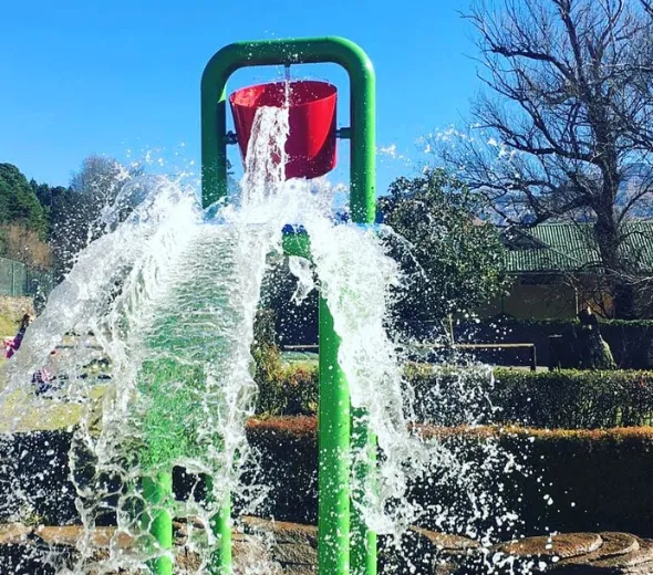 Water park tipping bucket